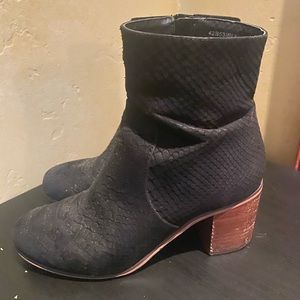 Blaxk Suede Crocodile/ Snakeskin TOPSHOP booties